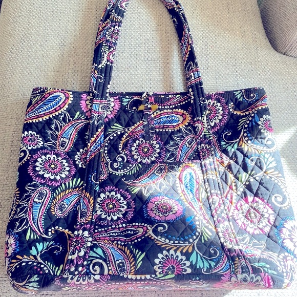 Vera Bradley Handbags - Large Vera Bradley tote 18x14x6 inches.